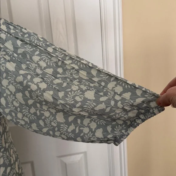 Faherty Havana dress in smoke echo floral print Button Down V Neck Romantic - Picture 5 of 10